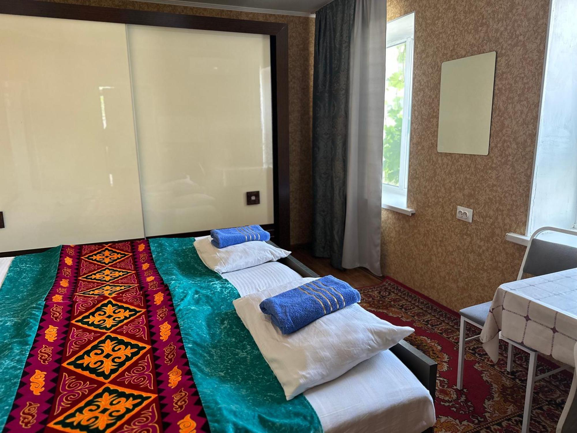 Tunduk Hostel Bishkek Ngoại thất bức ảnh