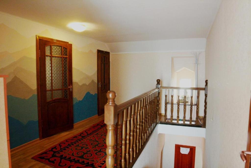 Tunduk Hostel Bishkek Ngoại thất bức ảnh